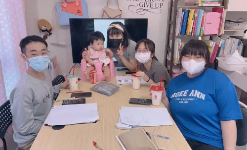 Tiktok Live with her daughter